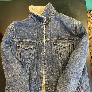 AWESOME Lined Levi’s Jean Jacket 💙